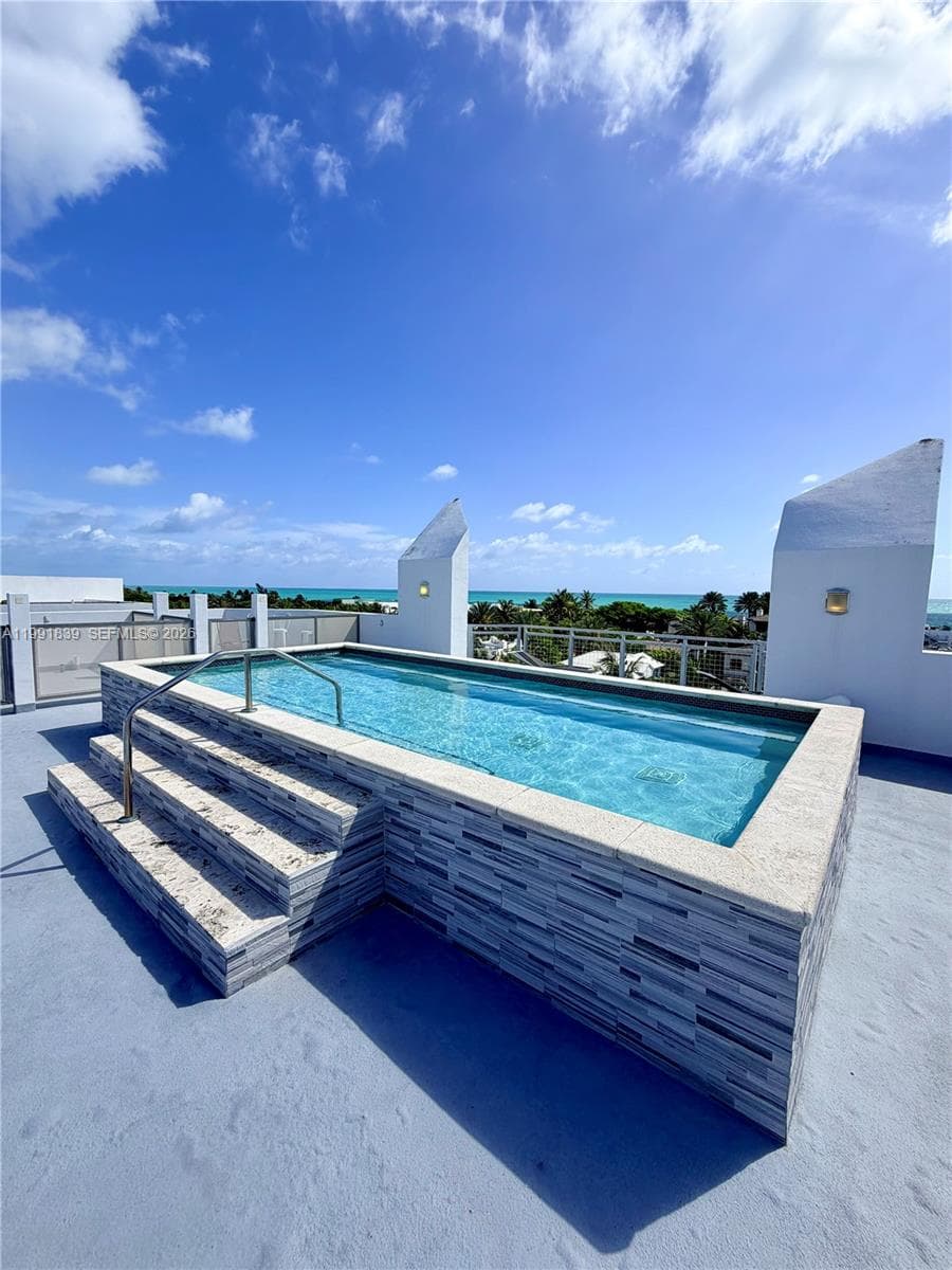 A11991839 — Miami Beach — 21