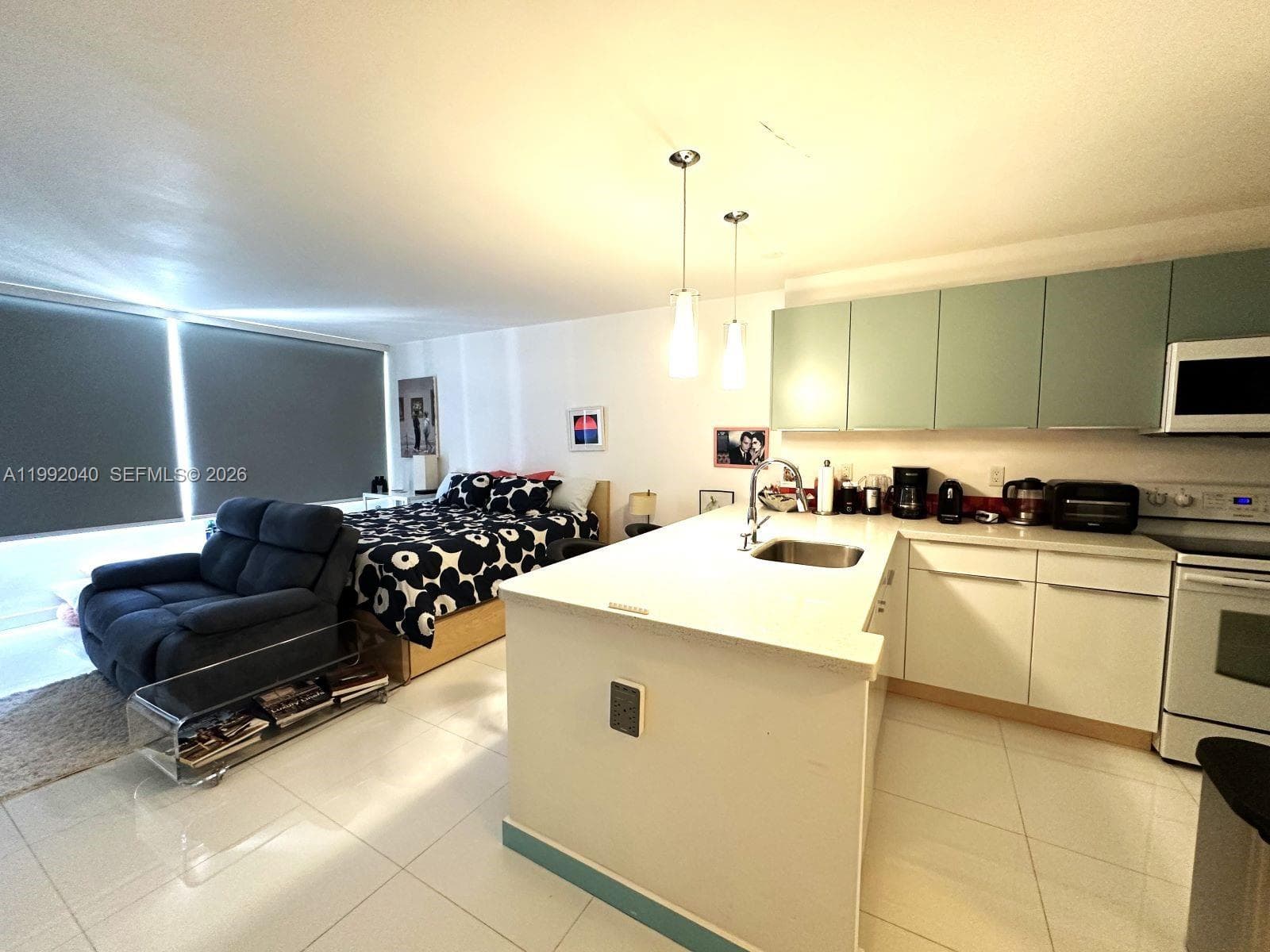 A11992040 — Miami Beach — 4