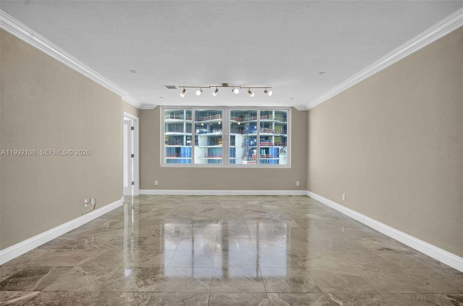 A11992108 — Miami Beach — 26