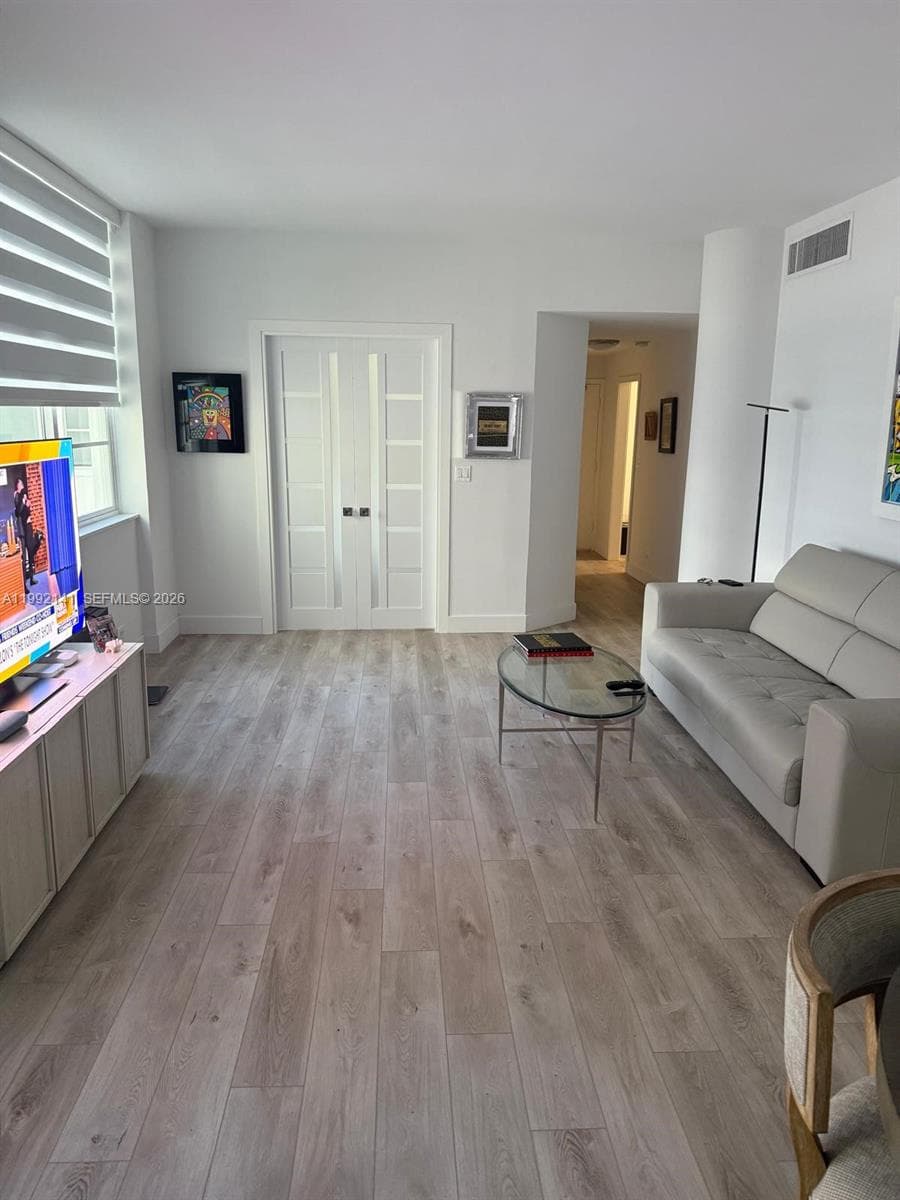 A11992141 — Miami Beach — 6