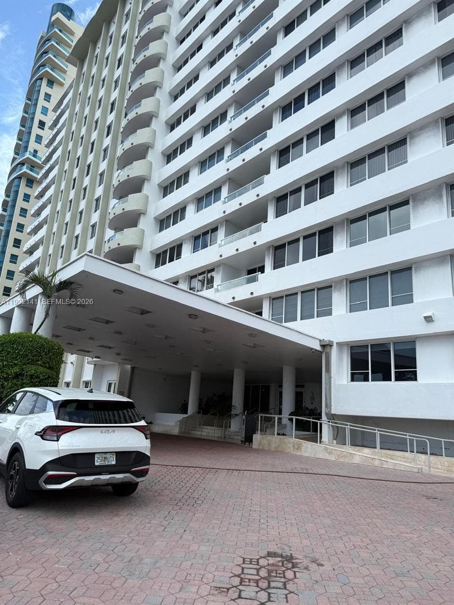 A11992141 — Miami Beach — 24