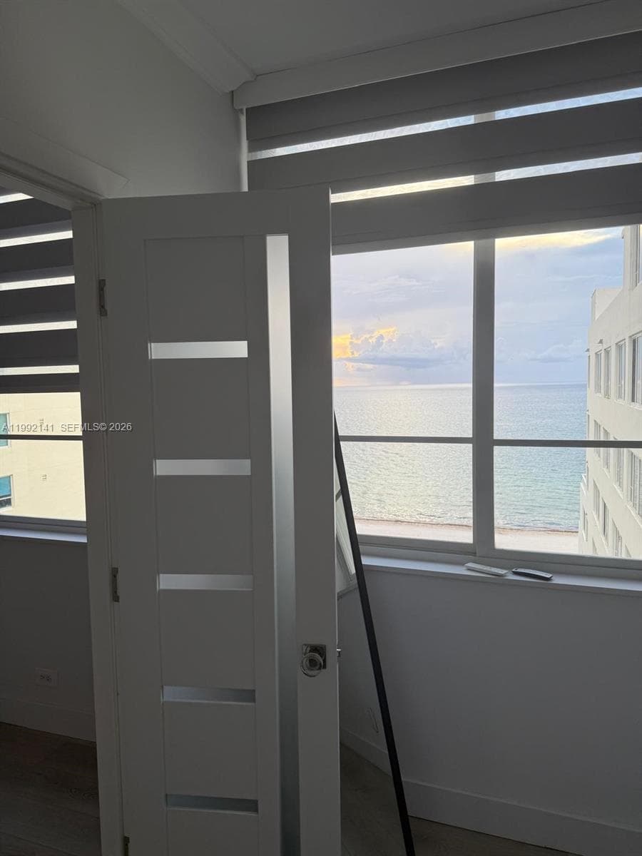 A11992141 — Miami Beach — 15