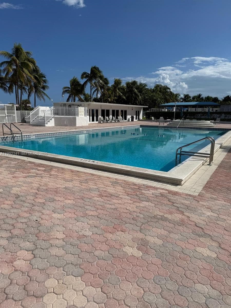 A11992141 — Miami Beach — 25