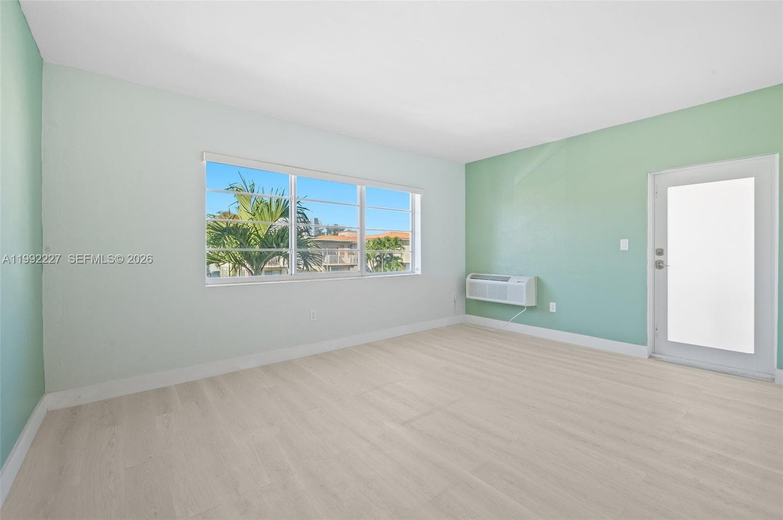 A11992227 — Miami Beach — 4
