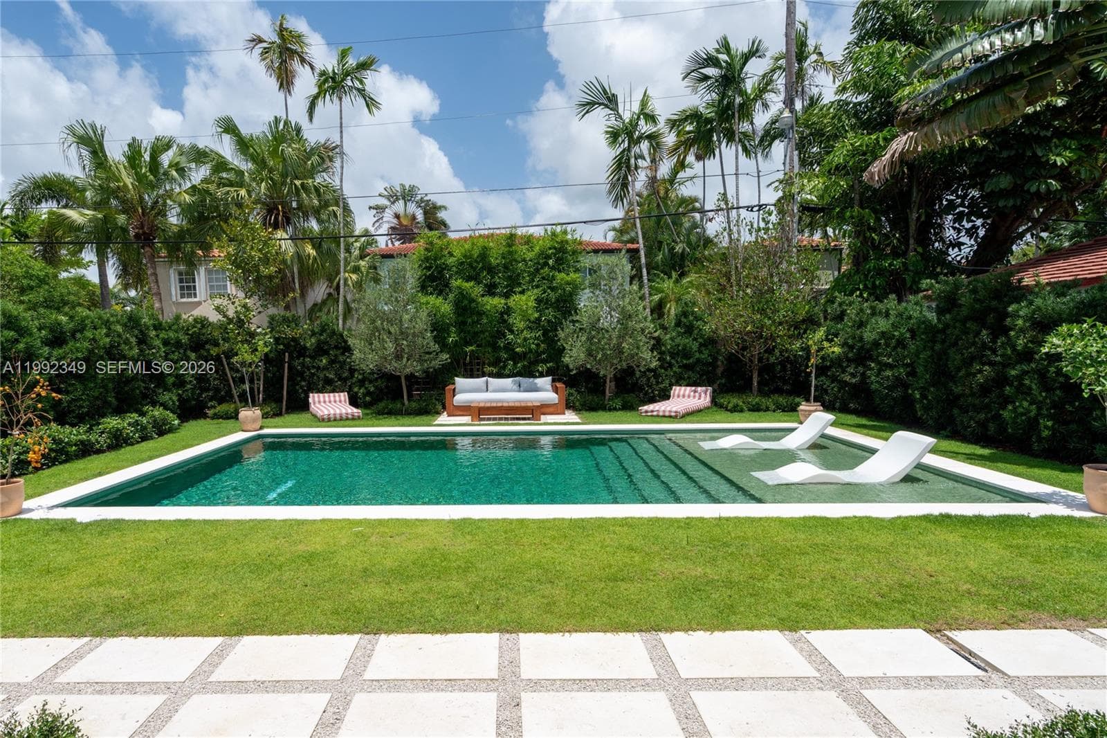 A11992349 — Miami Beach — 3