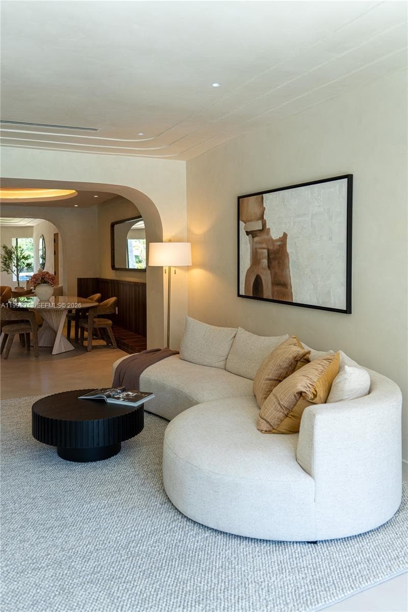 A11992349 — Miami Beach — 18