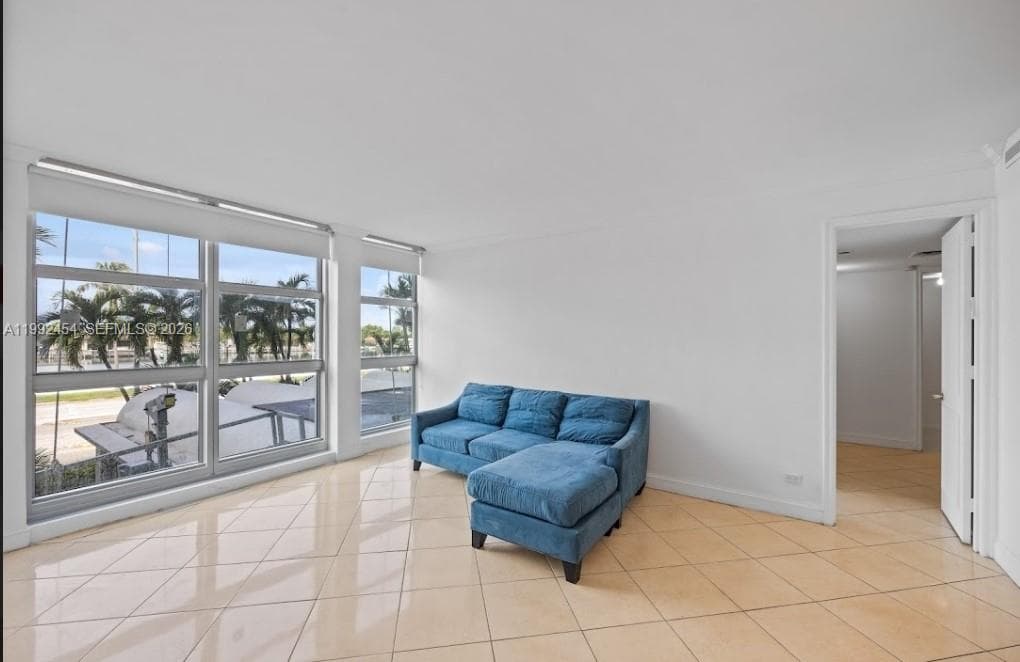 A11992454 — Miami Beach — 5