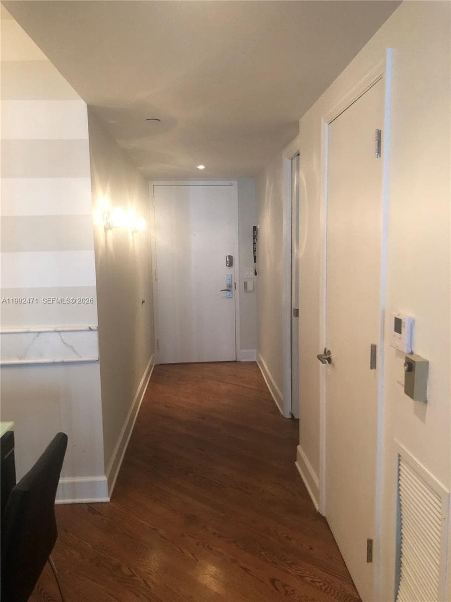 A11992471 — Miami Beach — 21