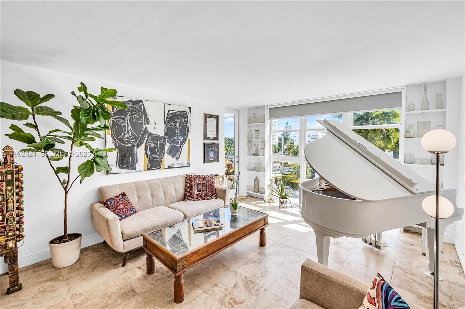 A11992624 — Miami Beach