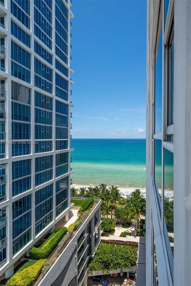 A11992662 — Miami Beach — 4