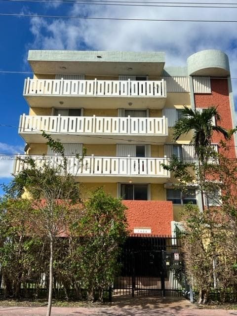 A11992681 — Miami Beach — 36