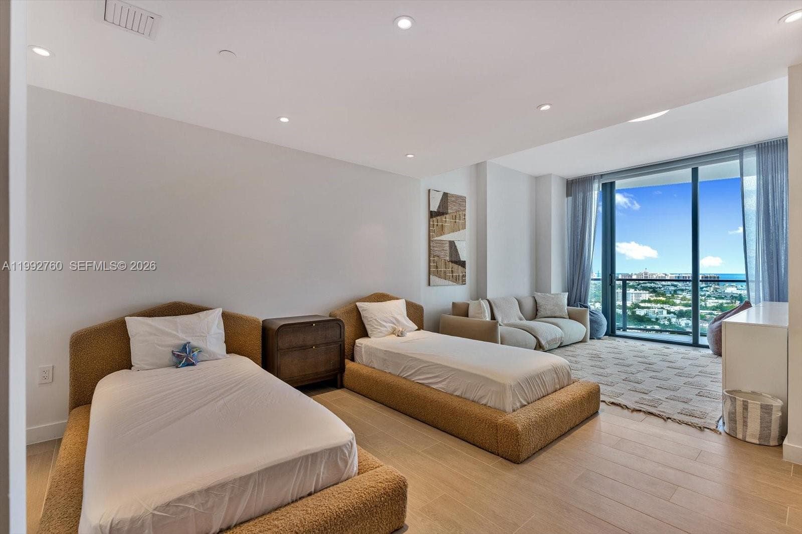 A11992760 — Miami Beach — 24