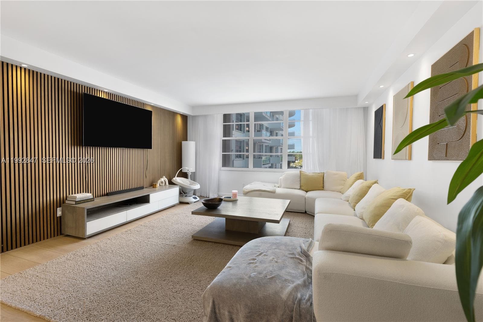 A11992847 — Miami Beach — 20