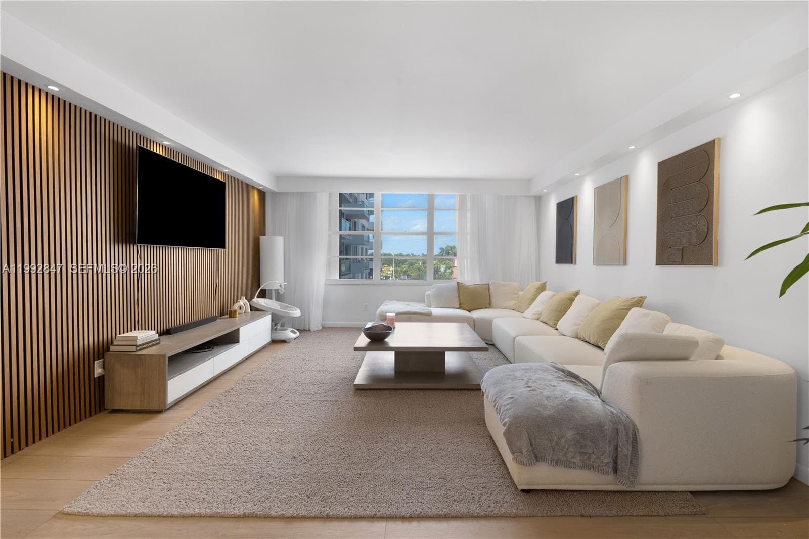 A11992847 — Miami Beach — 19