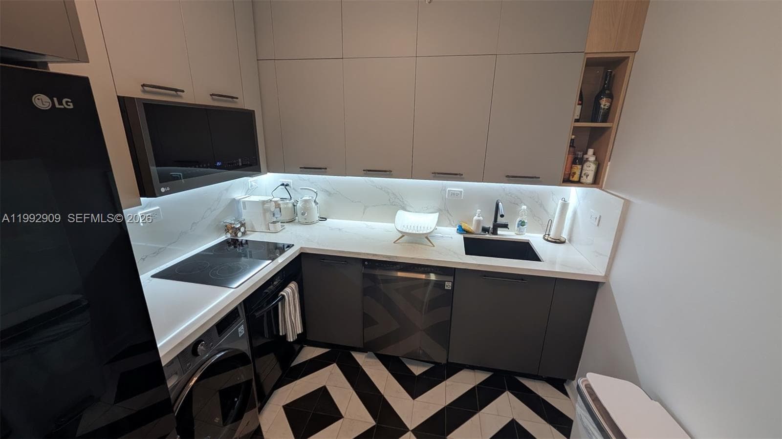 A11992909 — Miami Beach — 23