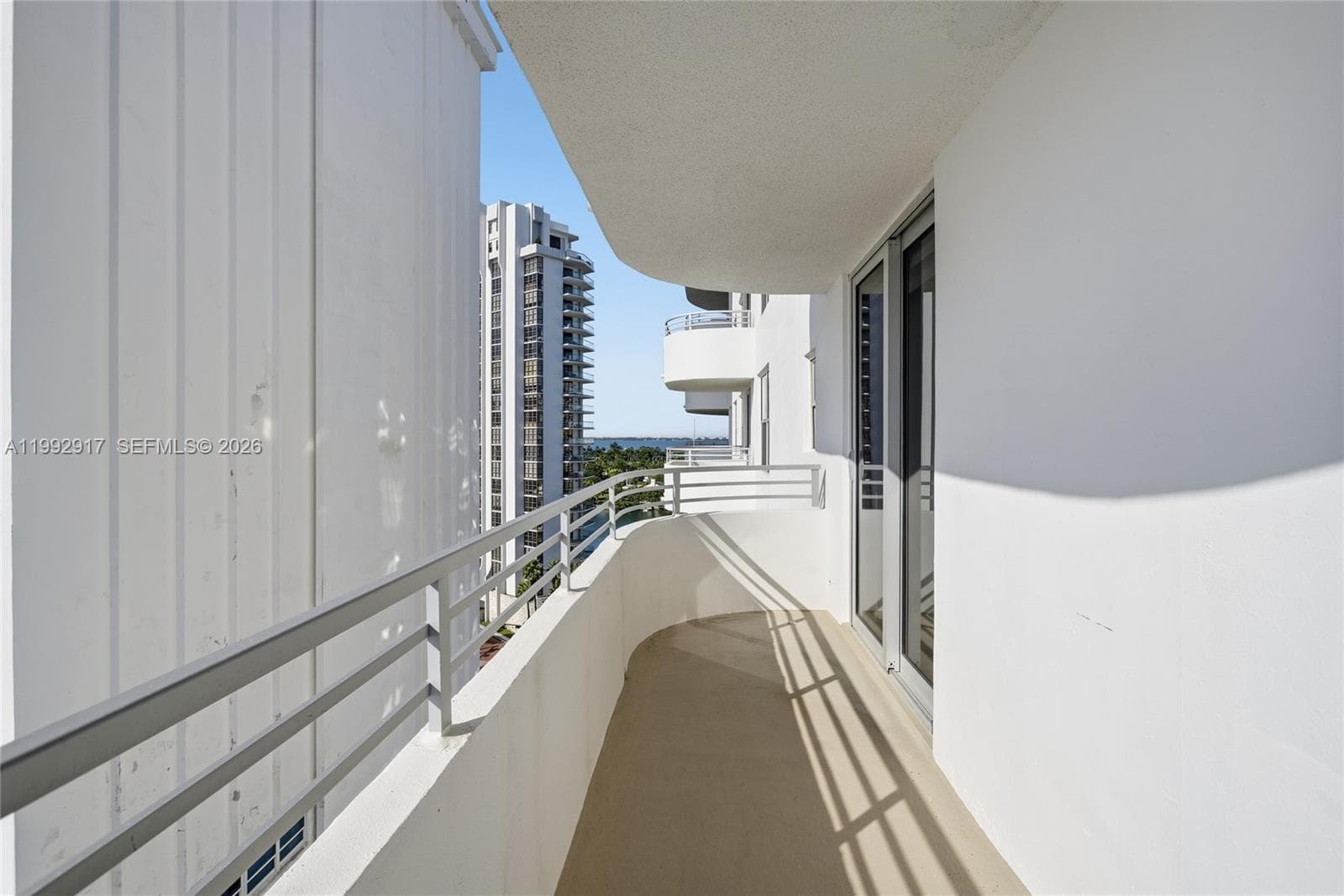 A11992917 — Miami Beach — 12