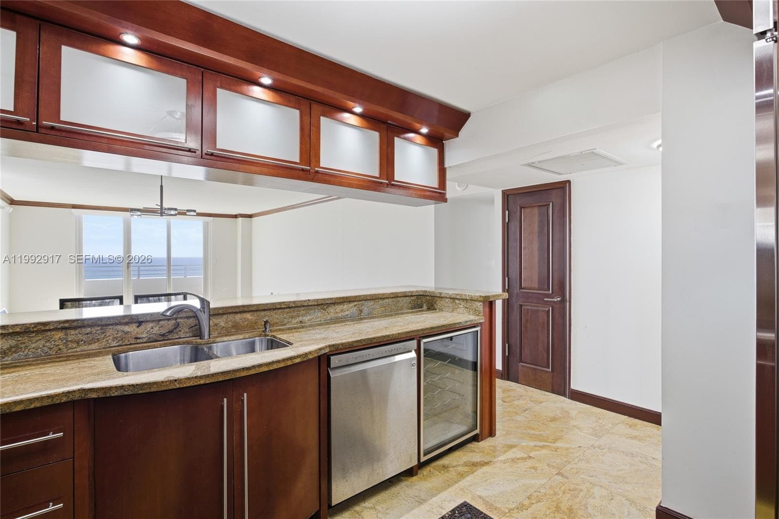 A11992917 — Miami Beach — 19