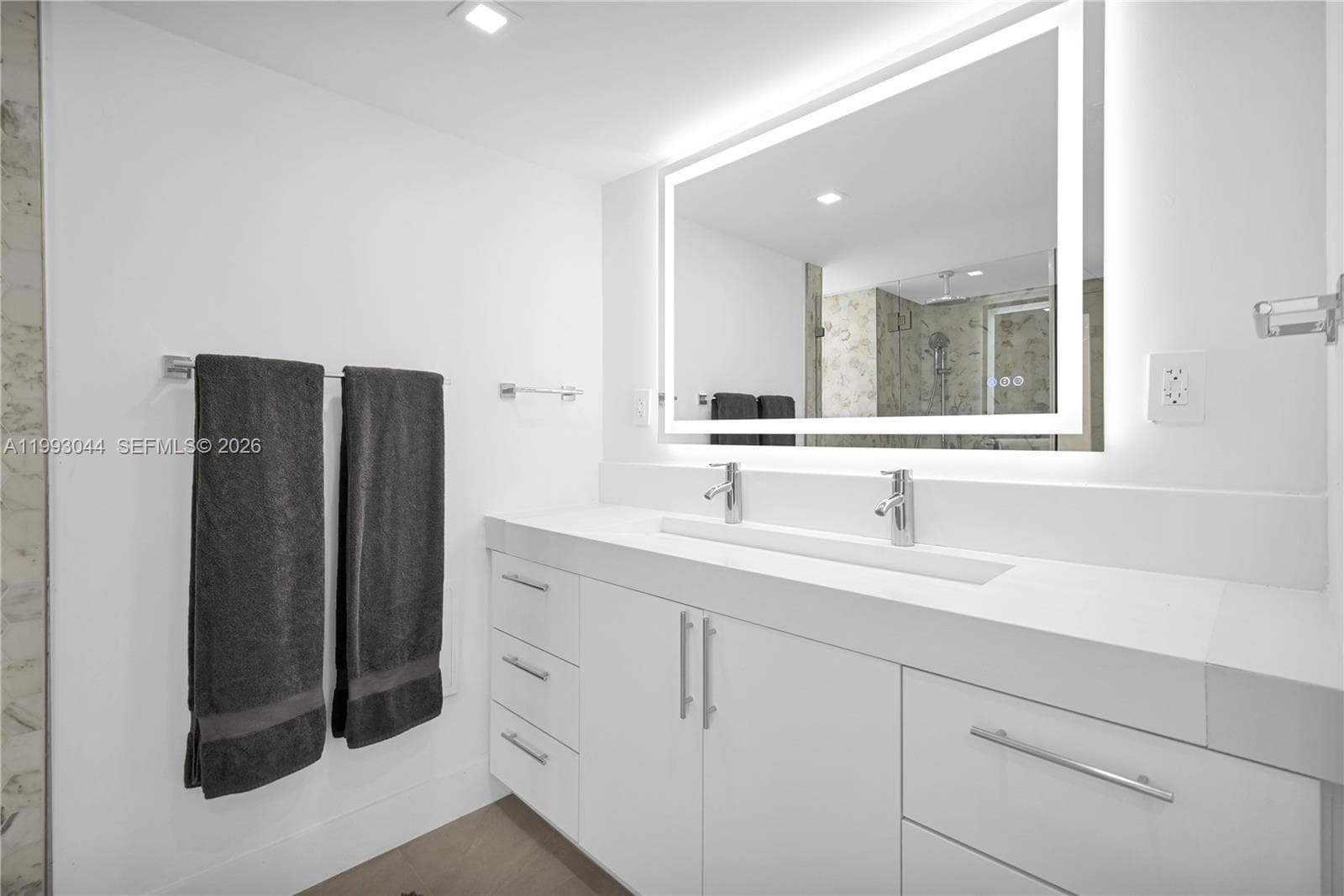 A11993044 — Miami Beach — 23