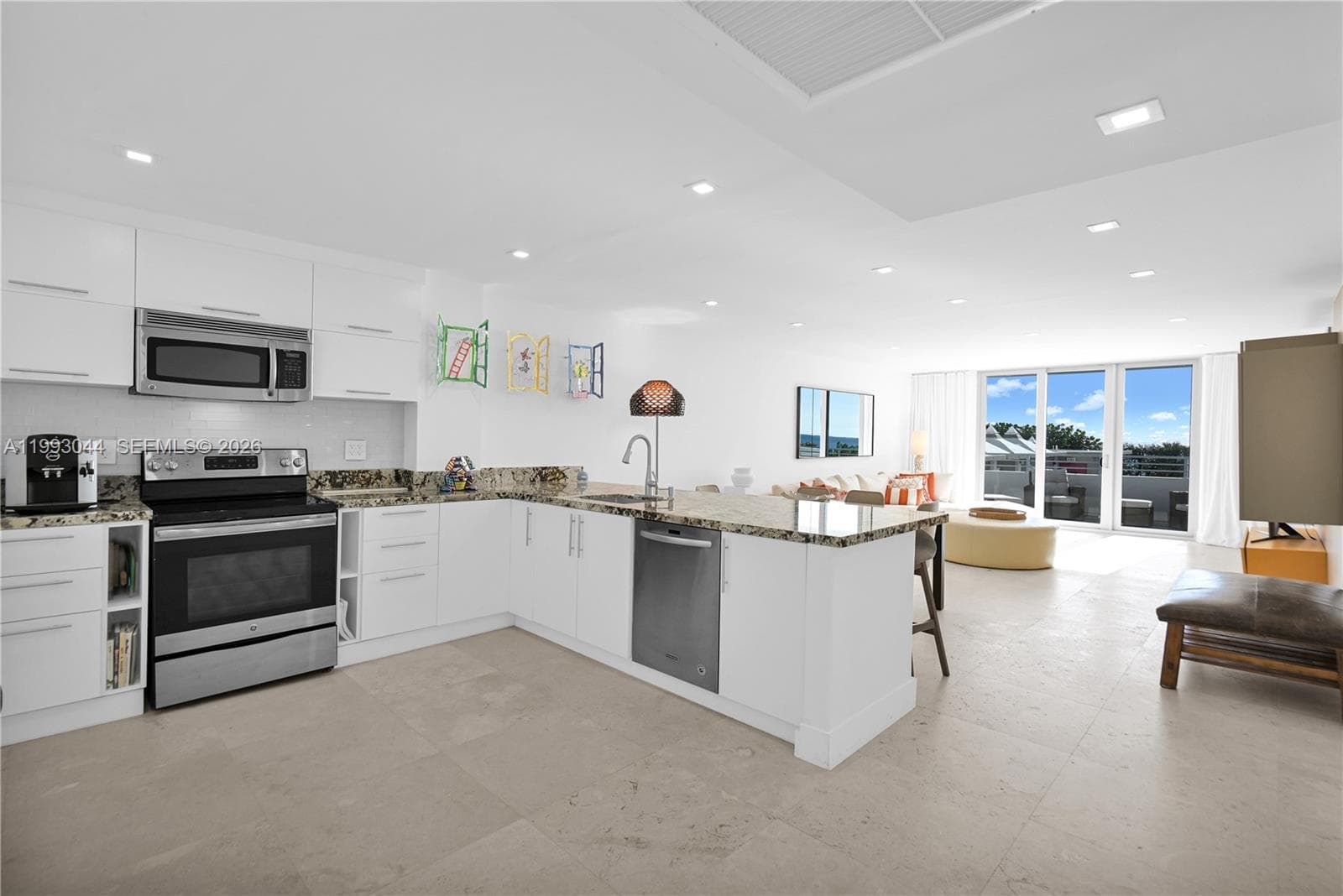 A11993044 — Miami Beach — 6