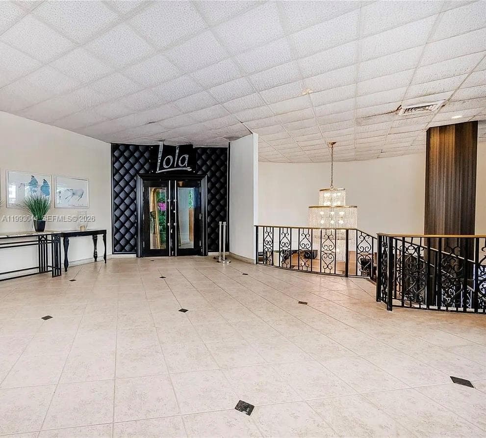 A11993044 — Miami Beach — 48