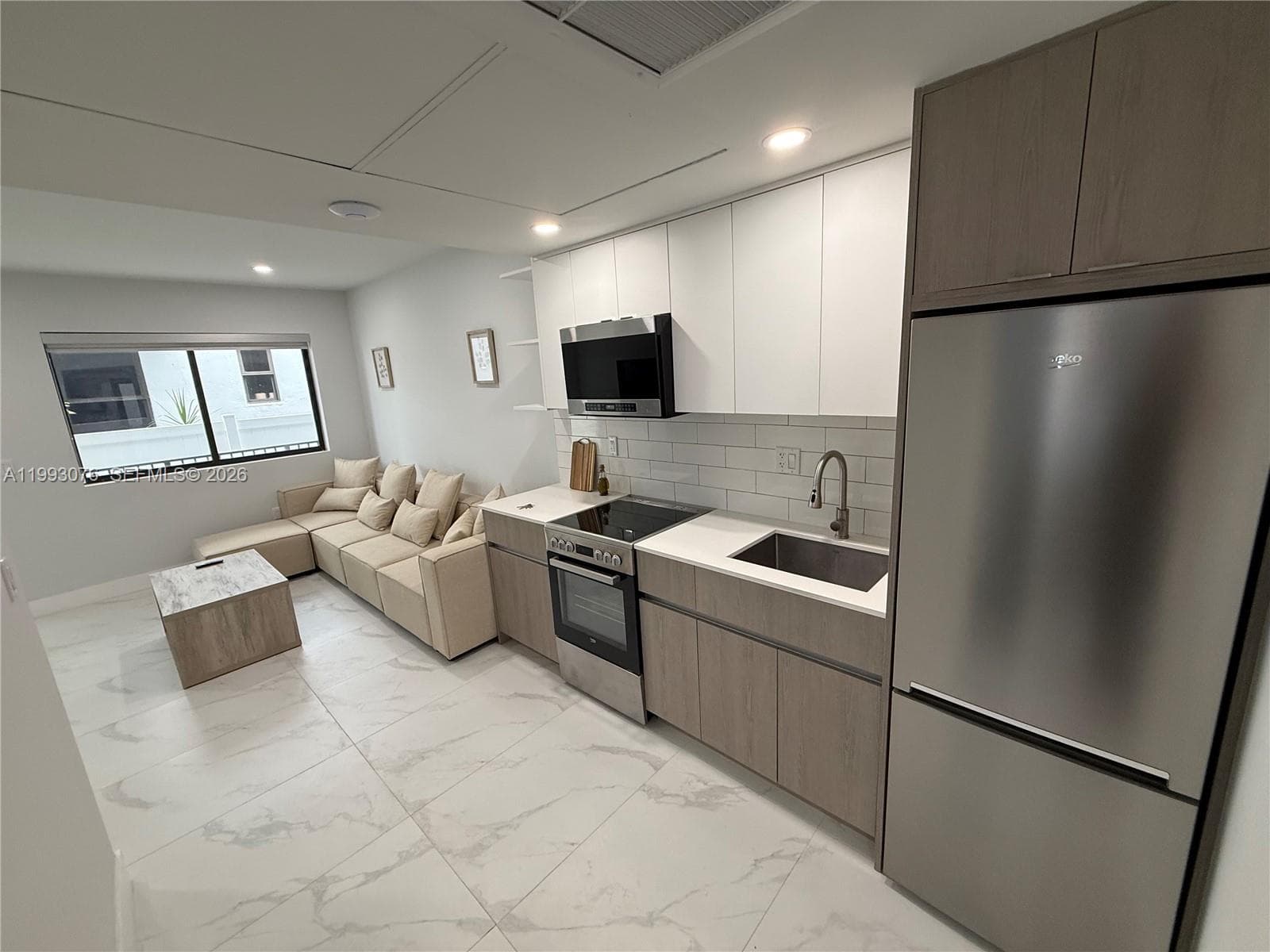 A11993076 — Miami Beach — 6