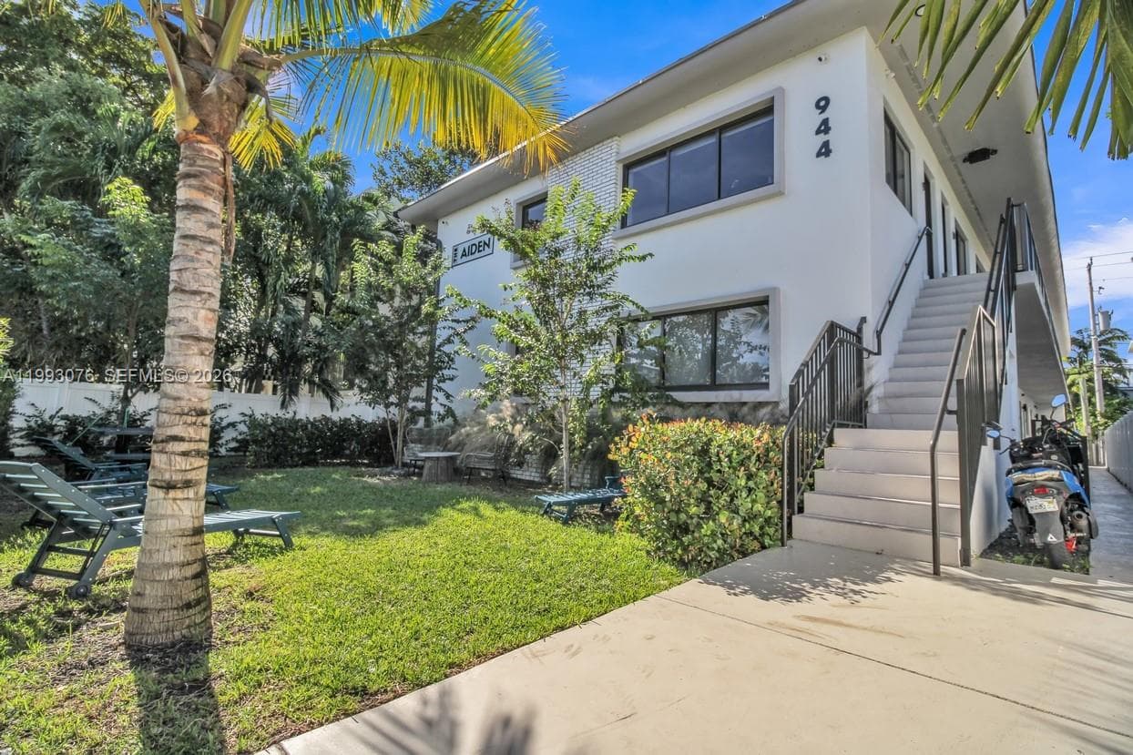 A11993076 — Miami Beach — 16