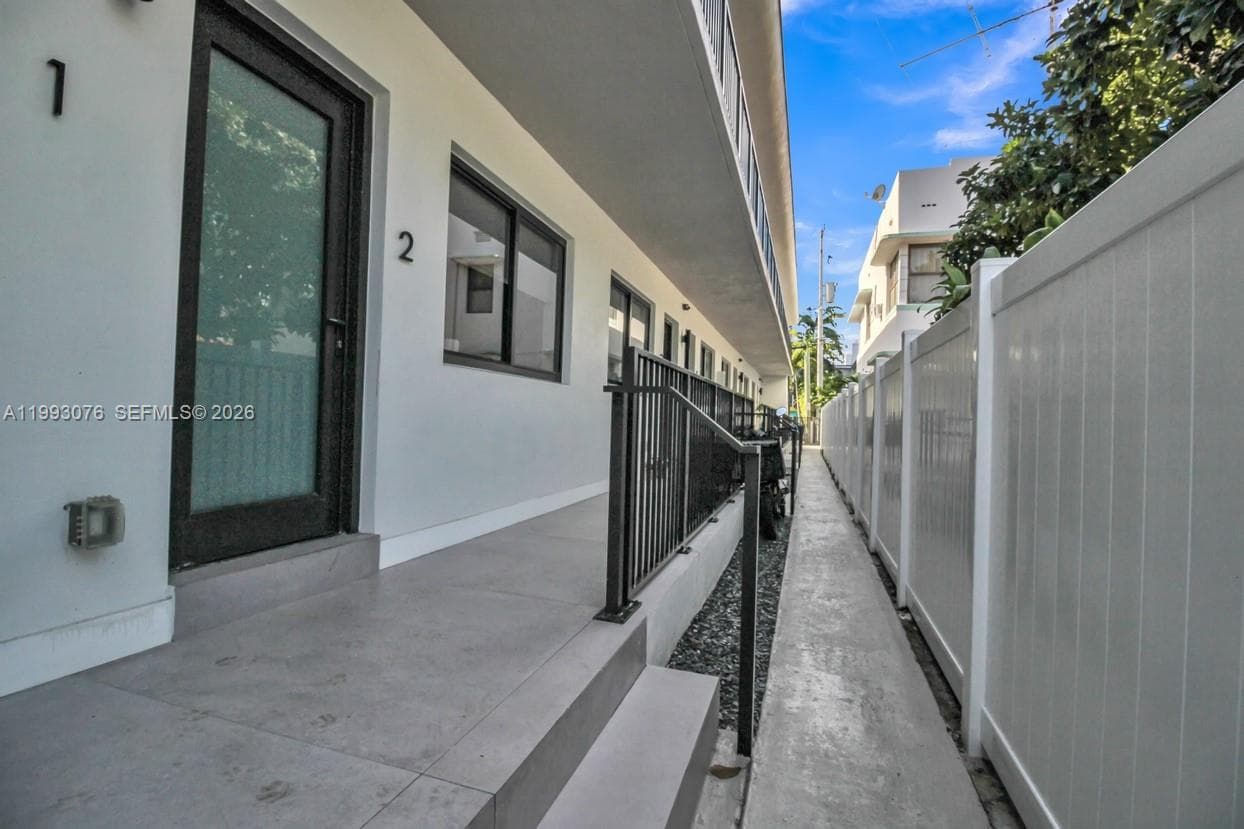 A11993076 — Miami Beach — 20