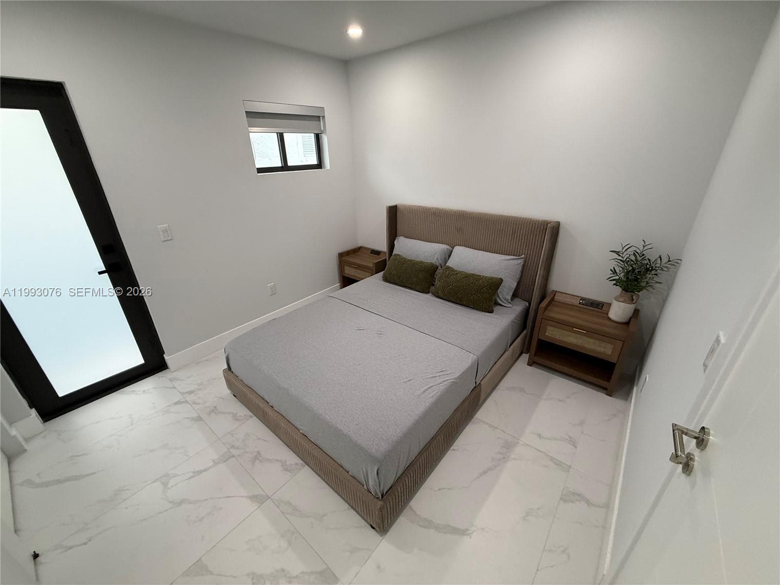 A11993076 — Miami Beach — 9