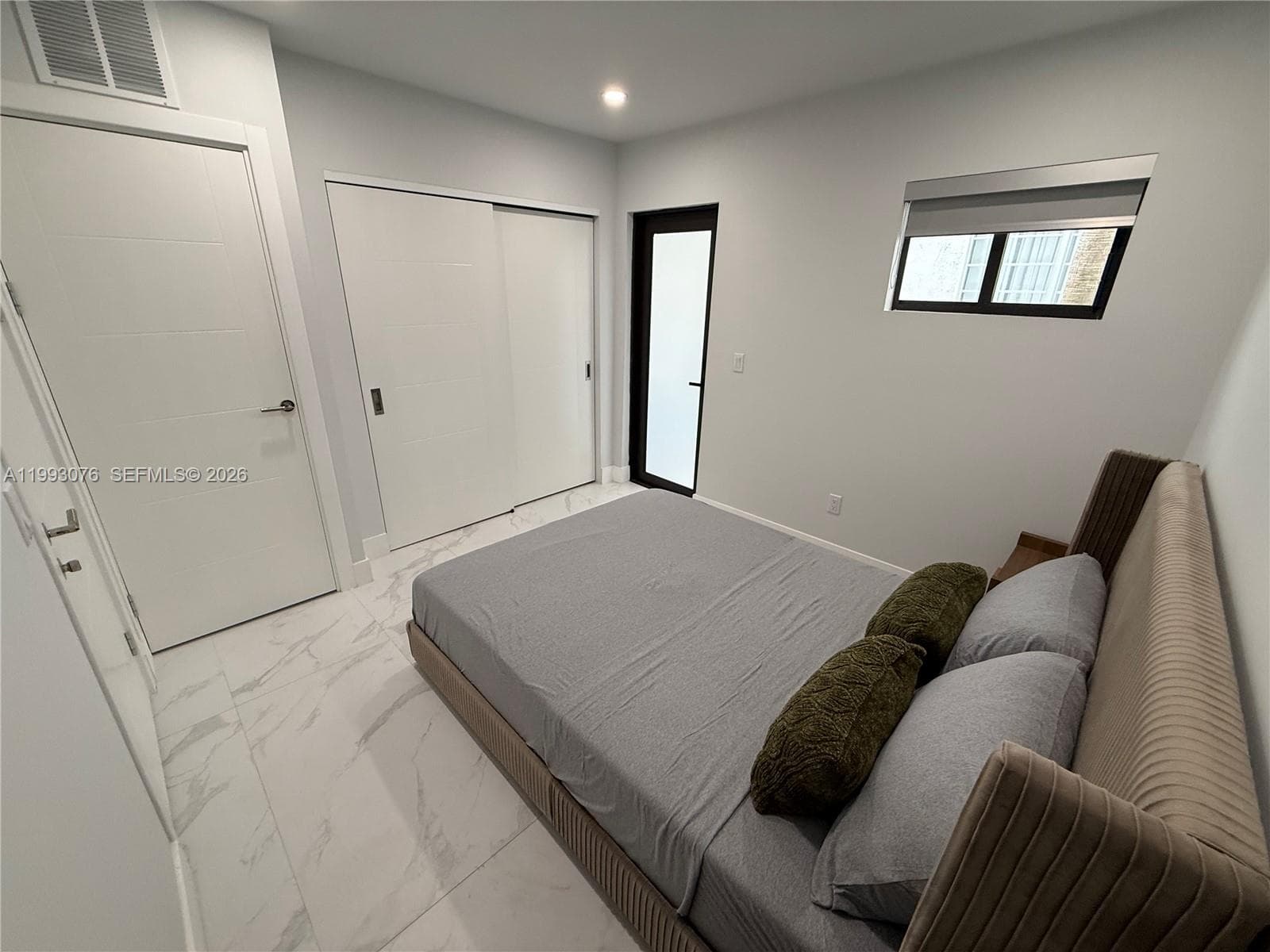 A11993076 — Miami Beach — 10