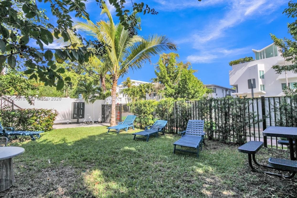 A11993076 — Miami Beach — 18