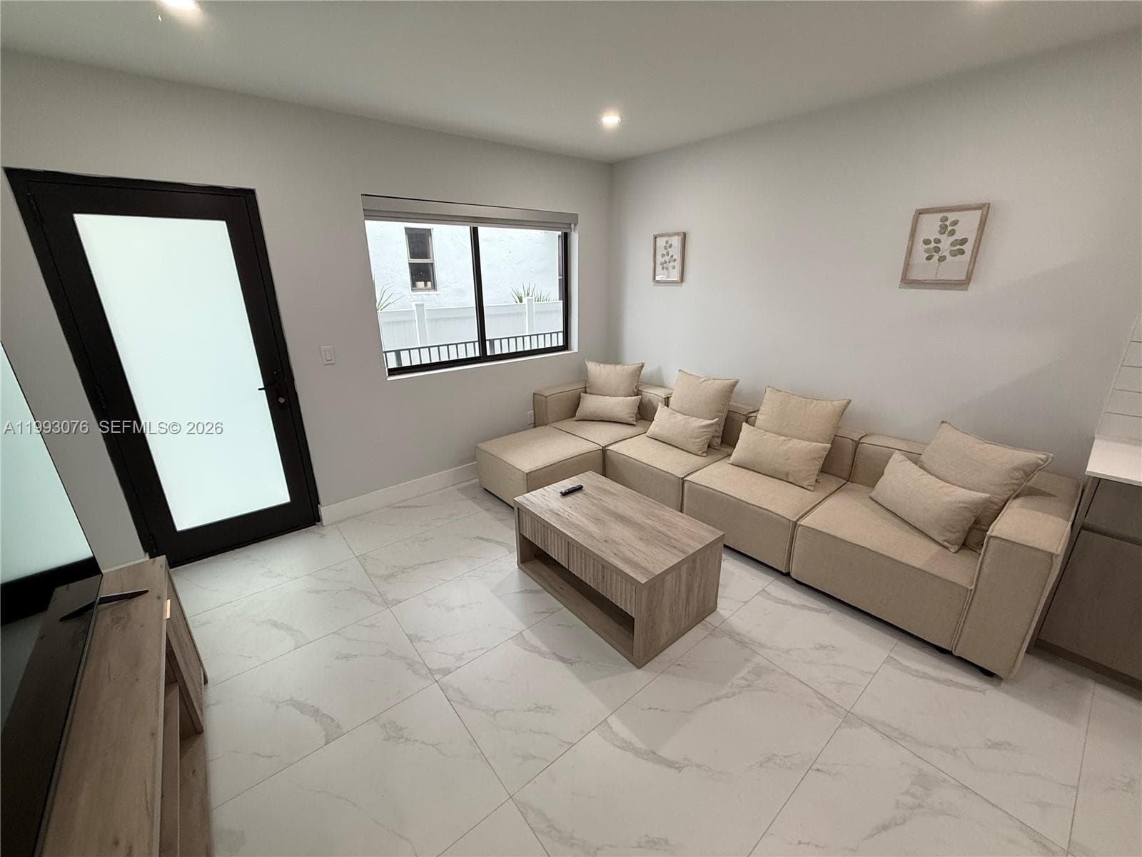 A11993076 — Miami Beach — 4