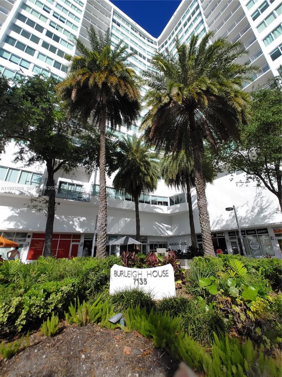 A11993206 — Miami Beach — 46