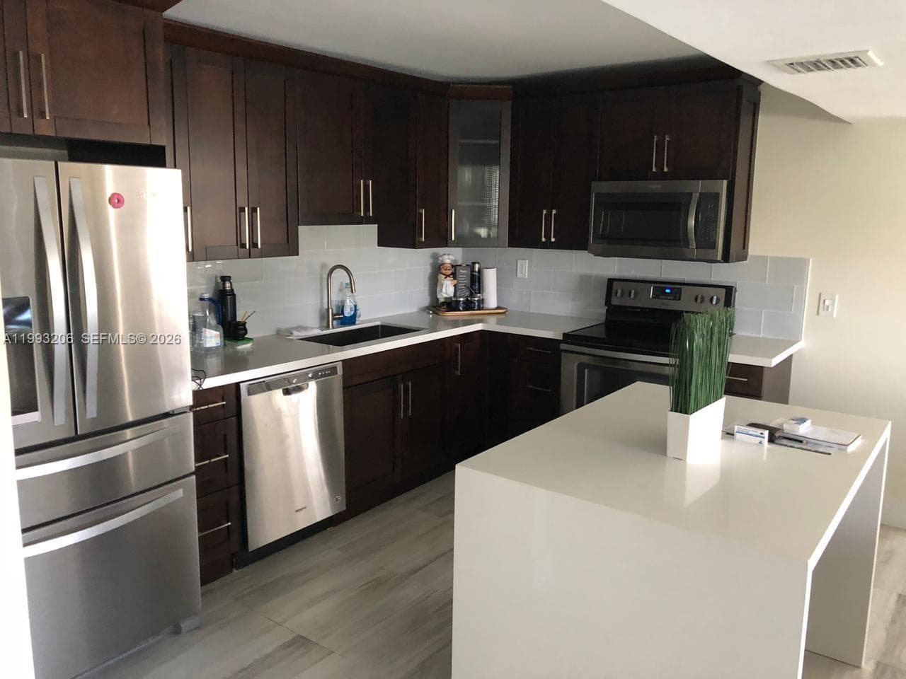 A11993206 — Miami Beach