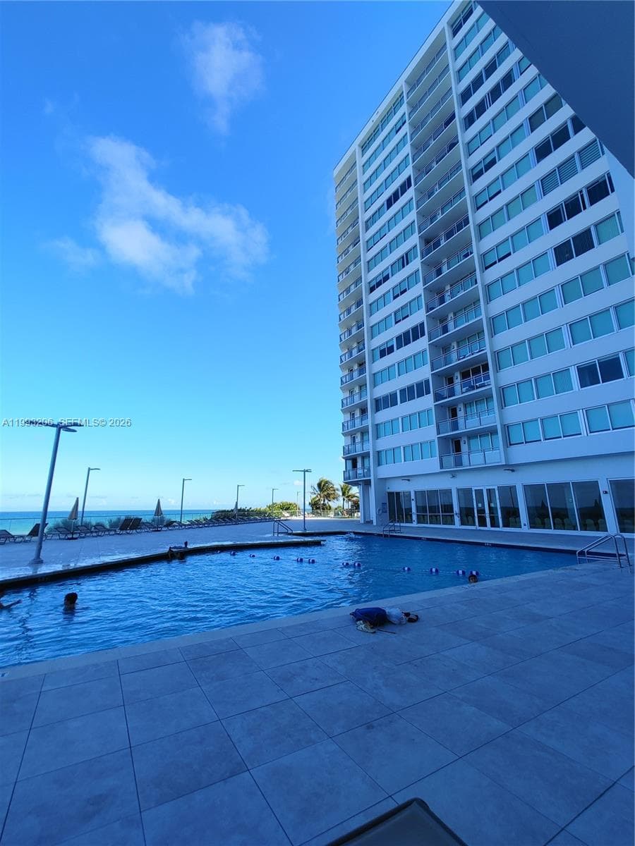 A11993206 — Miami Beach — 34
