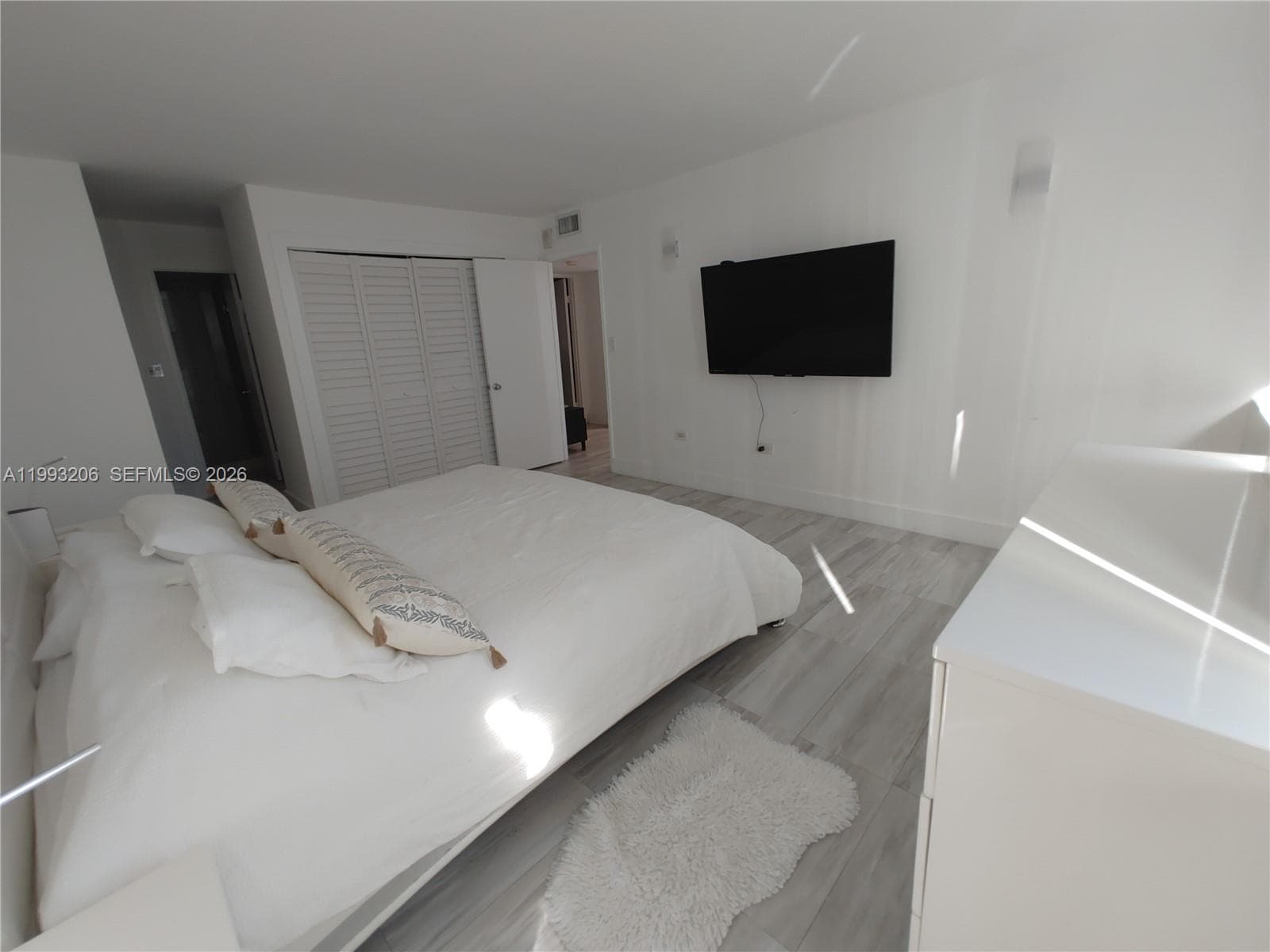A11993206 — Miami Beach — 15