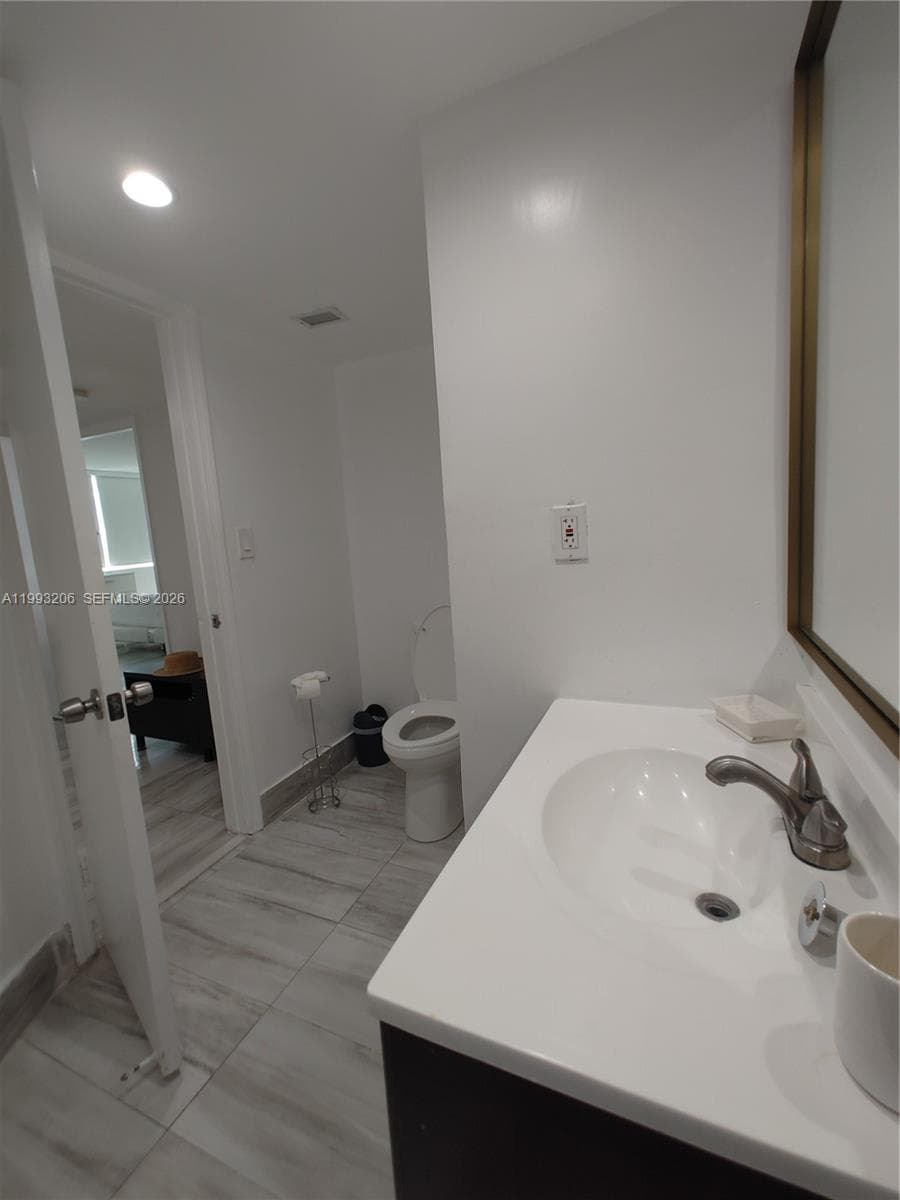 A11993206 — Miami Beach — 29
