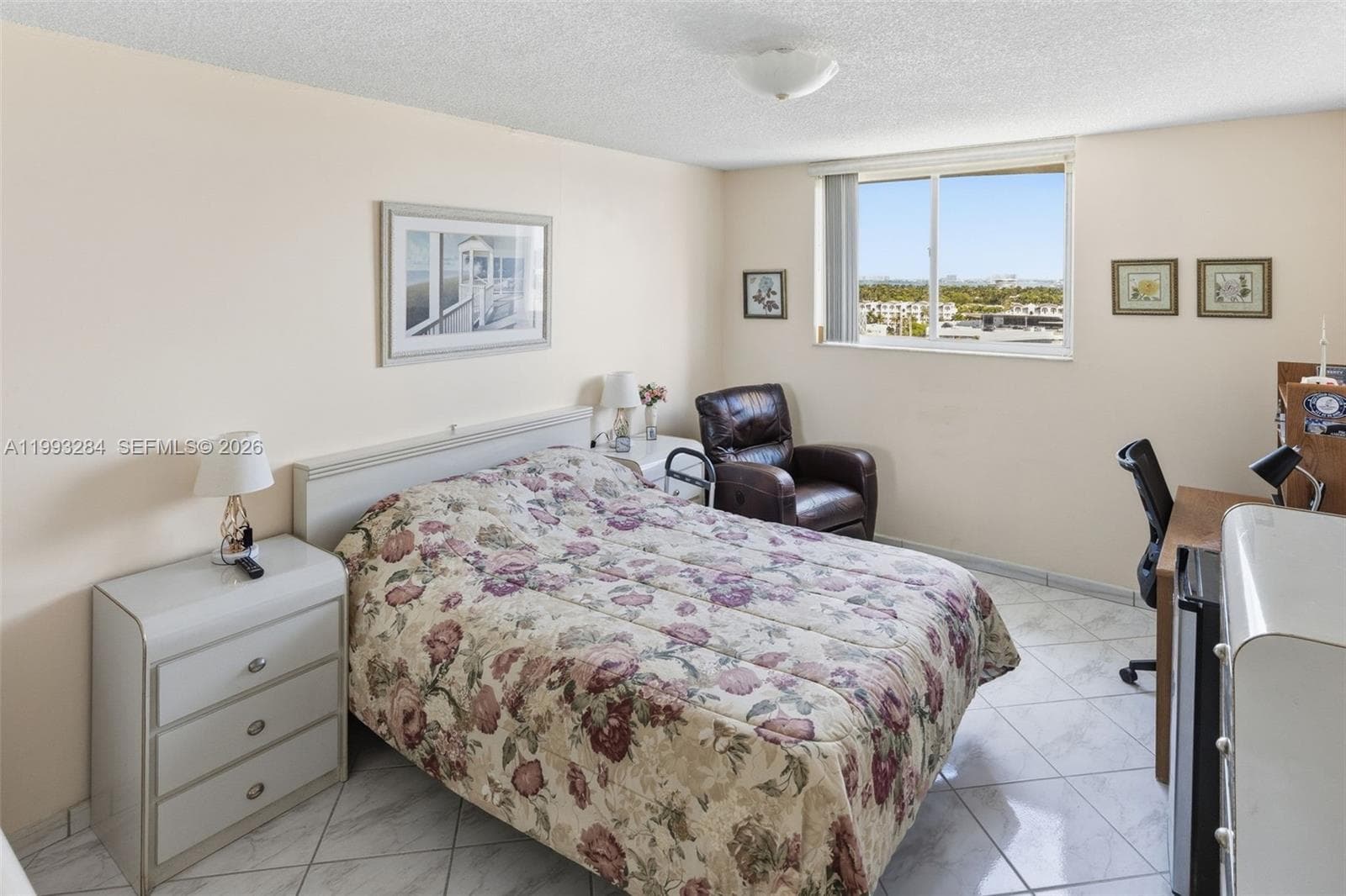 A11993284 — Miami Beach — 10