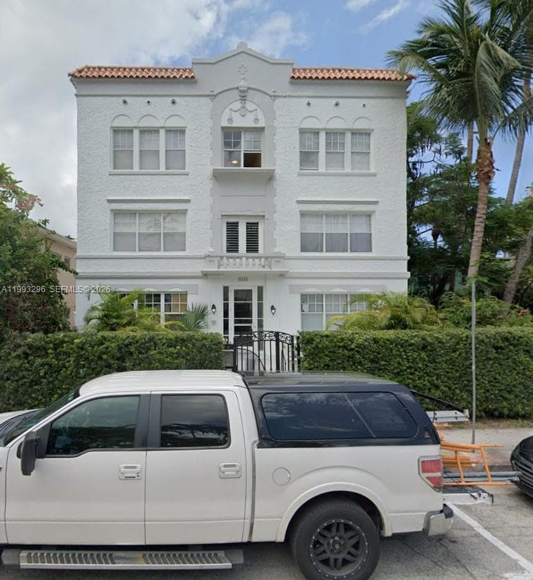 A11993296 — Miami Beach