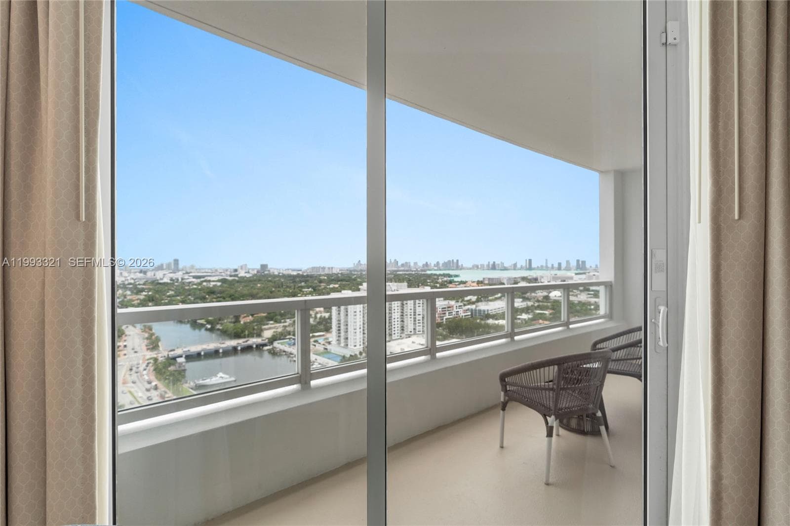 A11993321 — Miami Beach — 24