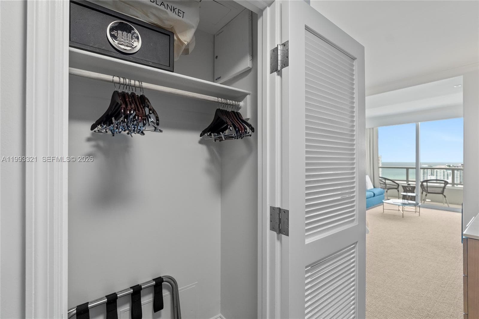 A11993321 — Miami Beach — 60