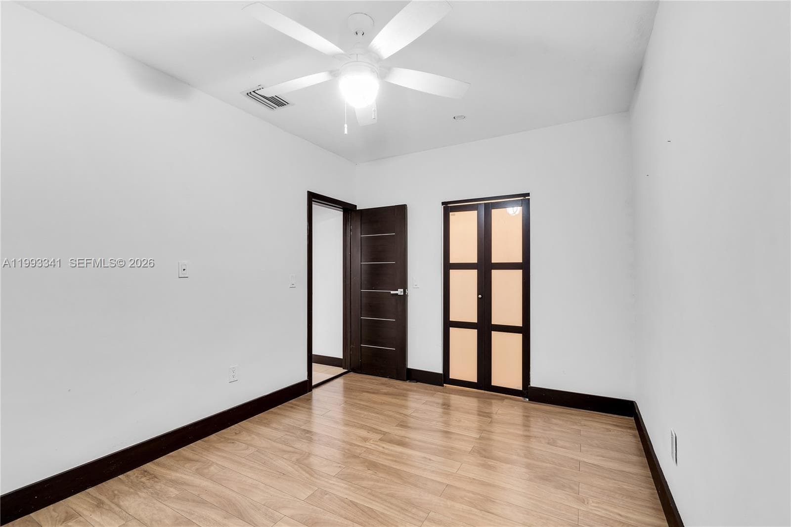 A11993341 — Miami Beach — 13