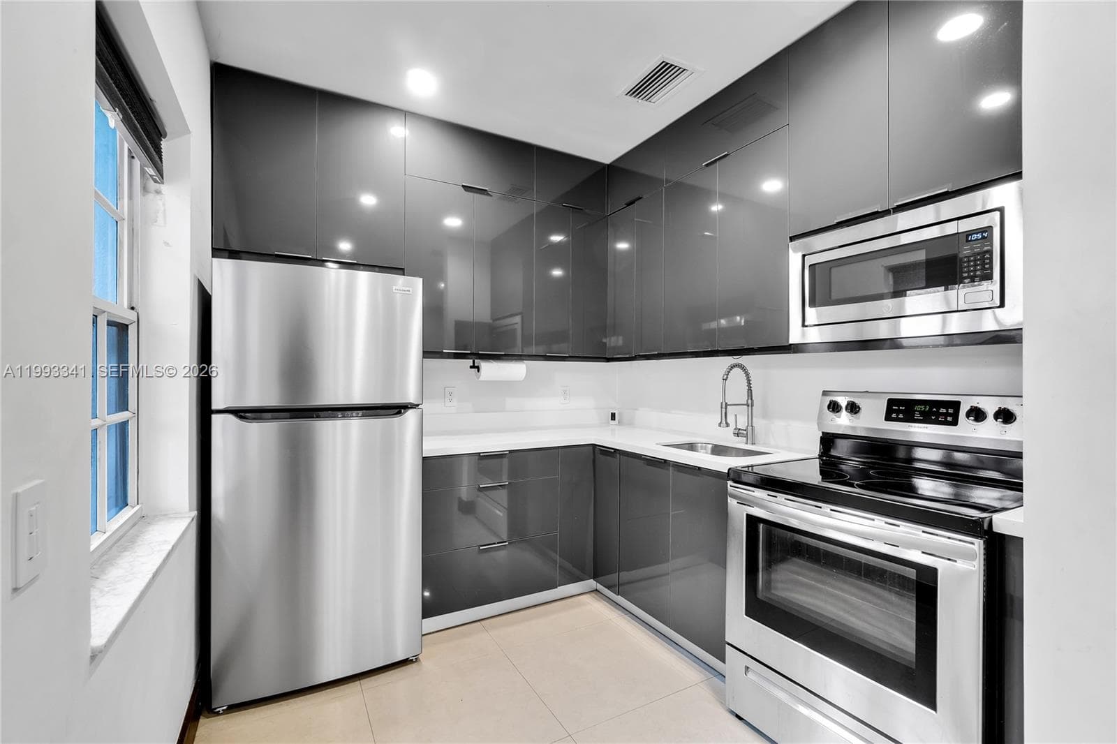 A11993341 — Miami Beach — 5