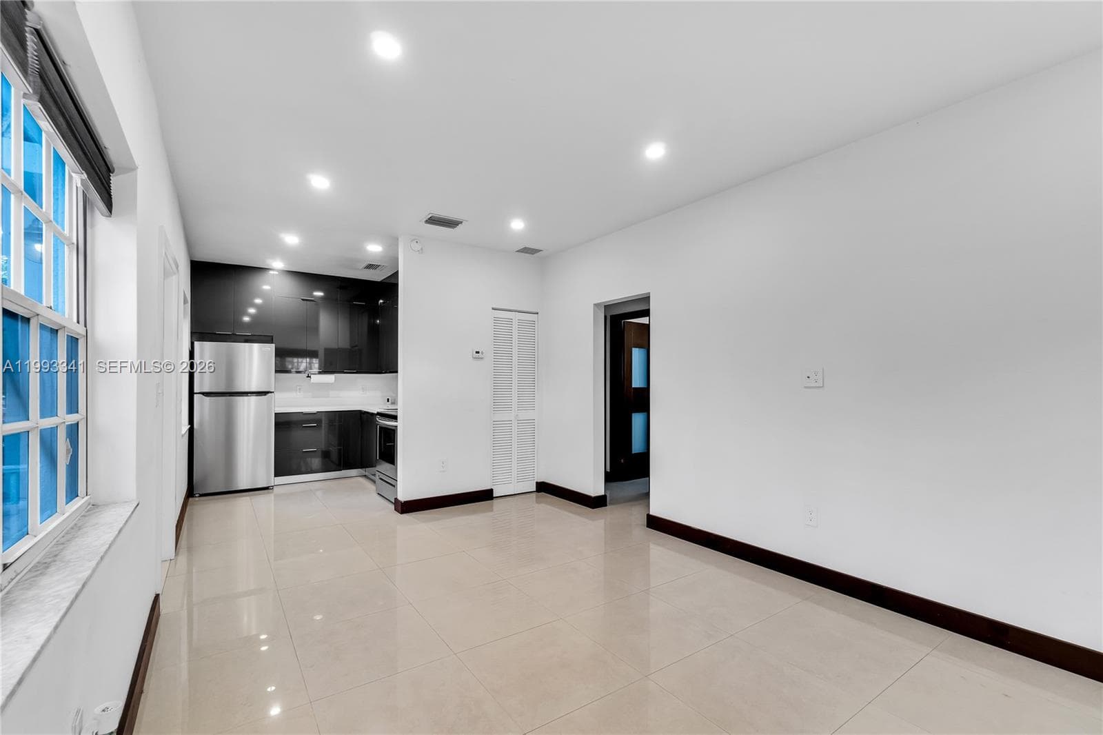 A11993341 — Miami Beach — 4