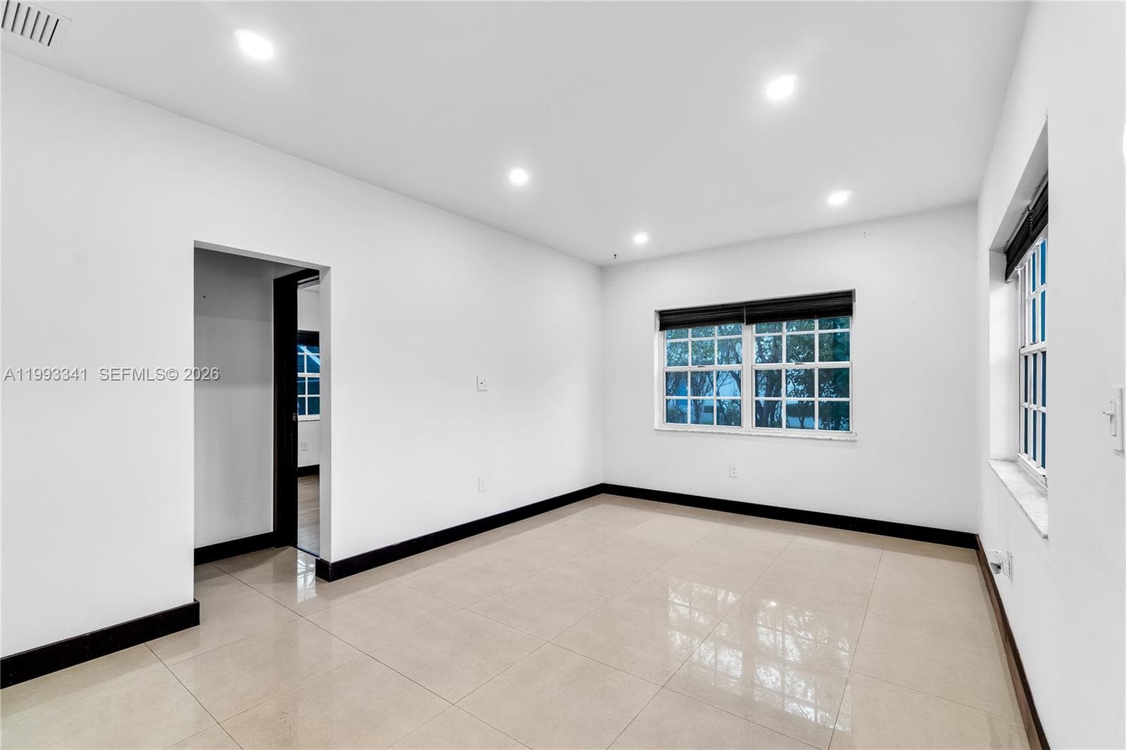 A11993341 — Miami Beach — 8