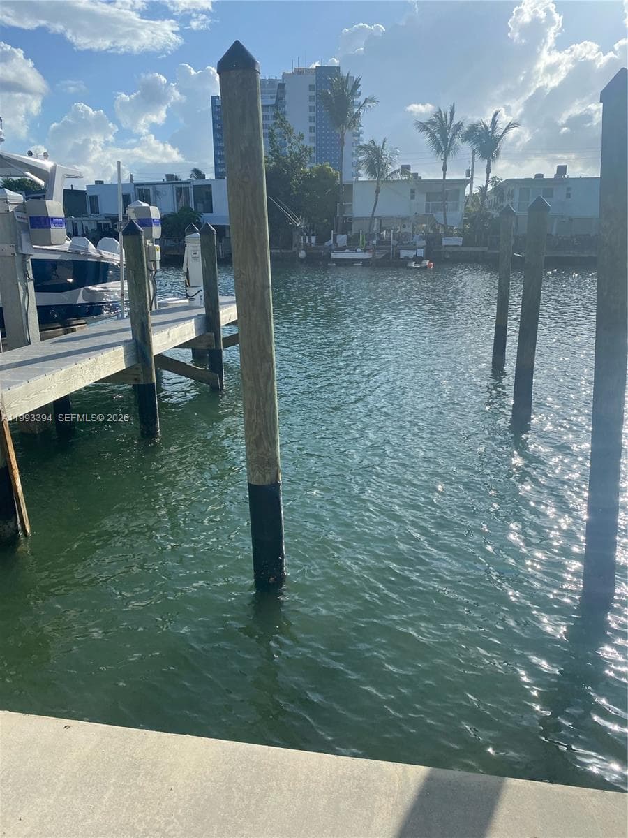 A11993394 — Miami Beach — 32