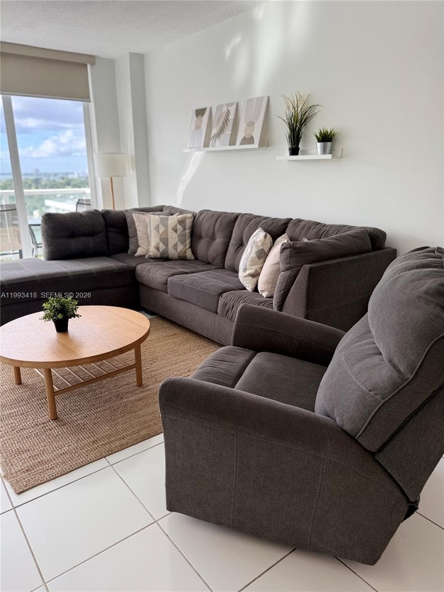 A11993418 — Miami Beach — 7