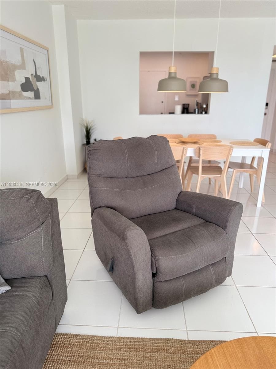 A11993418 — Miami Beach — 9