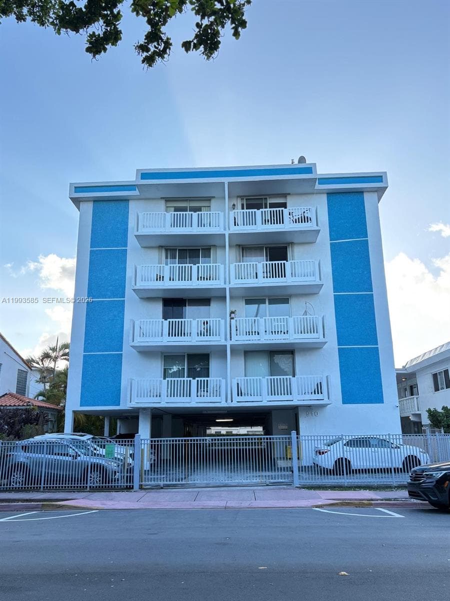 A11993585 — Miami Beach — 17