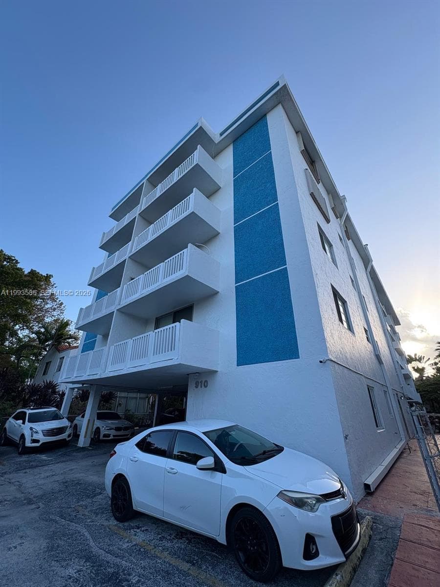 A11993585 — Miami Beach — 16