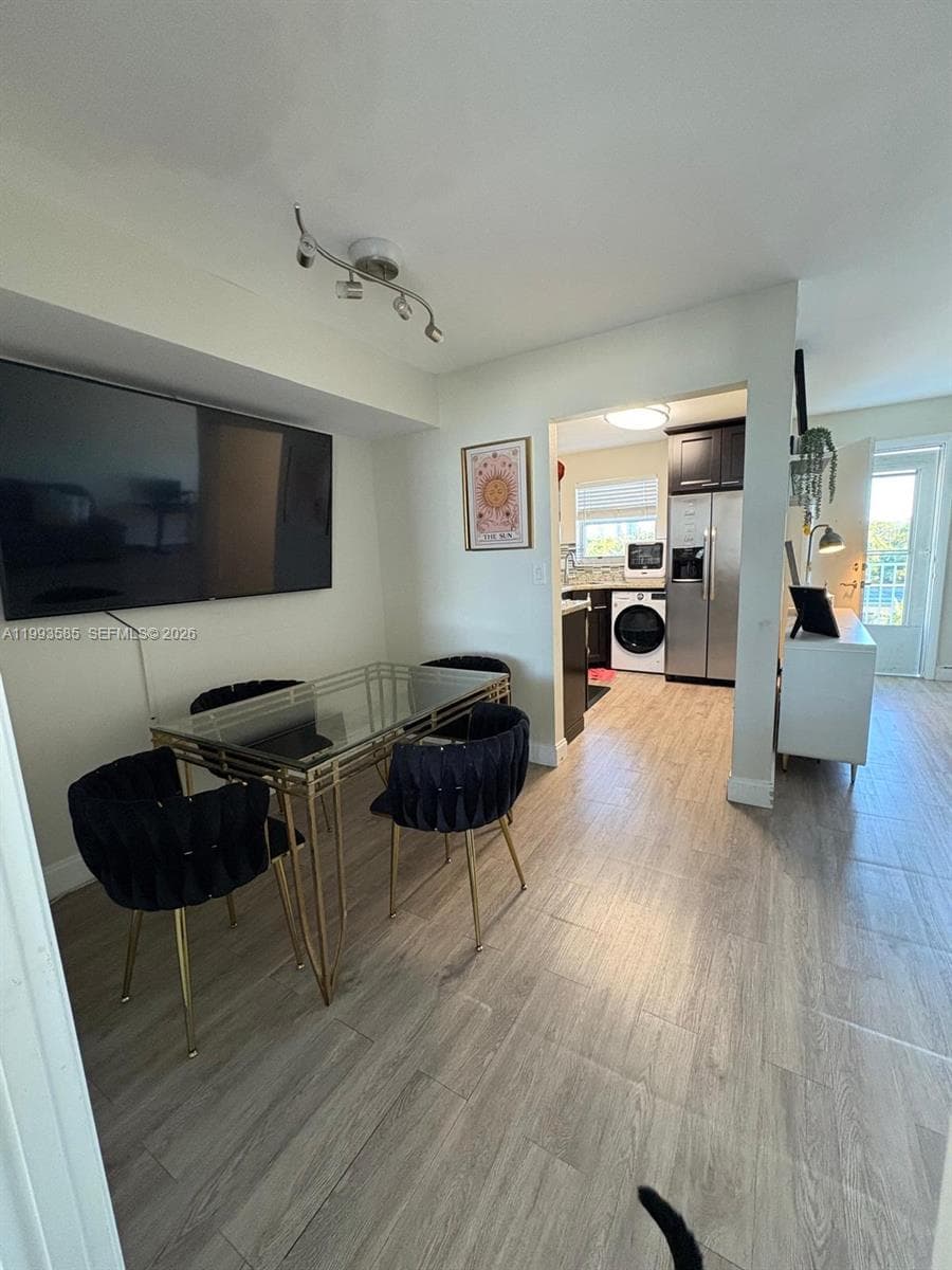 A11993585 — Miami Beach — 10